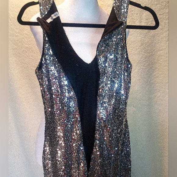 XTaren Silver Sequin Front Slit Maxi Holiday Sparkle Dress Size Small - Picture 8 of 11